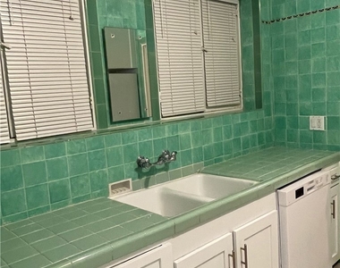 425 S Palm Drive - Photo Thumbnail 12