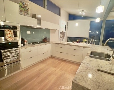 31676 Seacove Drive - Photo Thumbnail 12