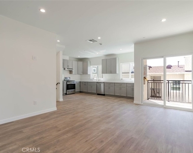 1961 Waltonia Drive - Photo Thumbnail 4