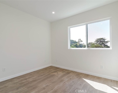 1961 Waltonia Drive - Photo Thumbnail 8