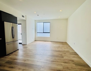 919 Harvard Boulevard - Photo Thumbnail 4