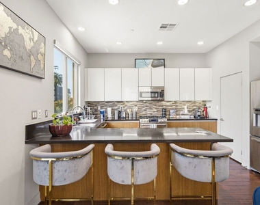 5911 Saturn Street - Photo Thumbnail 9