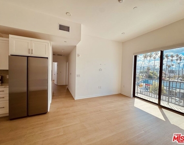 3977 Beverly Boulevard - Photo Thumbnail 1