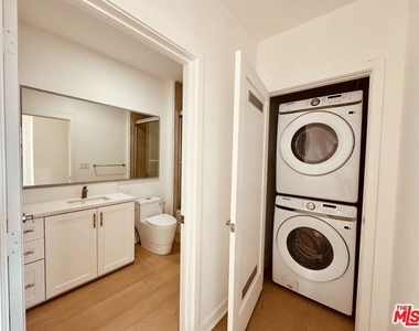 3977 Beverly Boulevard - Photo Thumbnail 3