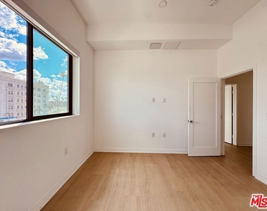 3977 Beverly Boulevard - Photo Thumbnail 7