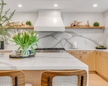 367 S Oak Avenue - Photo Thumbnail 5