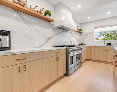 367 S Oak Avenue - Photo Thumbnail 4