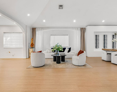 367 S Oak Avenue - Photo Thumbnail 7