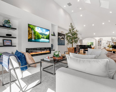 367 S Oak Avenue - Photo Thumbnail 12