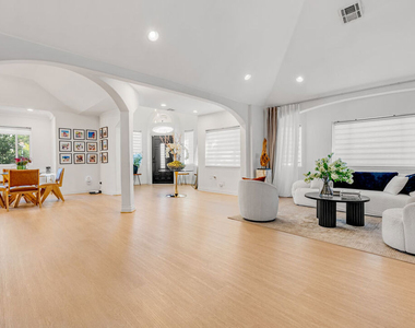 367 S Oak Avenue - Photo Thumbnail 8