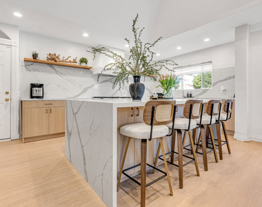 367 S Oak Avenue - Photo Thumbnail 3