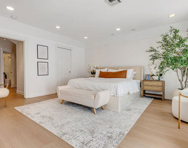 367 S Oak Avenue - Photo Thumbnail 15