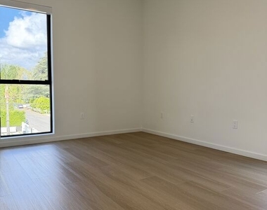 5119 Colfax Avenue - Photo Thumbnail 13