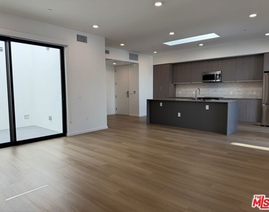 5119 Colfax Avenue - Photo Thumbnail 3