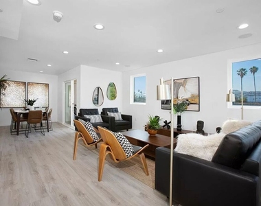 945 N Oxford Avenue - Photo Thumbnail 2