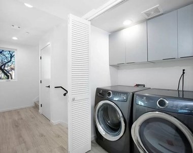 945 N Oxford Avenue - Photo Thumbnail 14