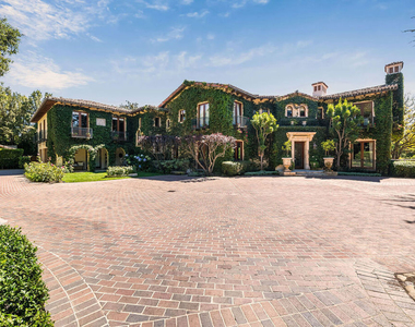 1550 Amalfi Drive - Photo Thumbnail 4