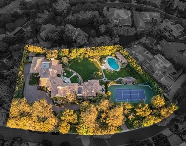1550 Amalfi Drive - Photo Thumbnail 40