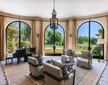 1550 Amalfi Drive - Photo Thumbnail 9