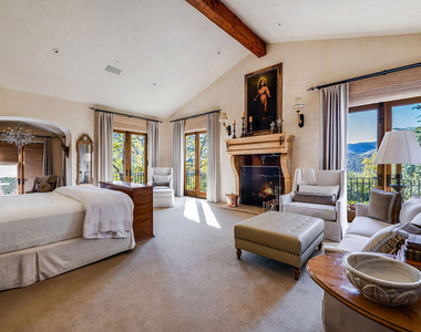 1550 Amalfi Drive - Photo Thumbnail 18