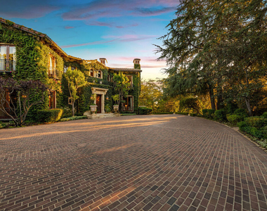 1550 Amalfi Drive - Photo Thumbnail 42