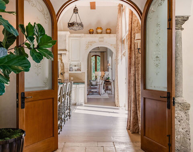 1550 Amalfi Drive - Photo Thumbnail 14