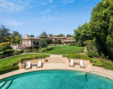 1550 Amalfi Drive - Photo Thumbnail 33