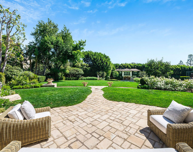 1550 Amalfi Drive - Photo Thumbnail 25