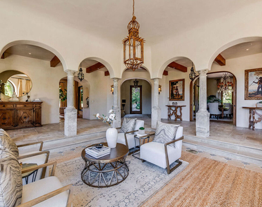 1550 Amalfi Drive - Photo Thumbnail 10