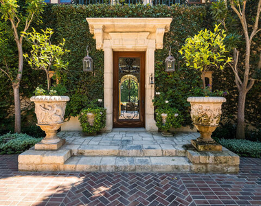 1550 Amalfi Drive - Photo Thumbnail 6