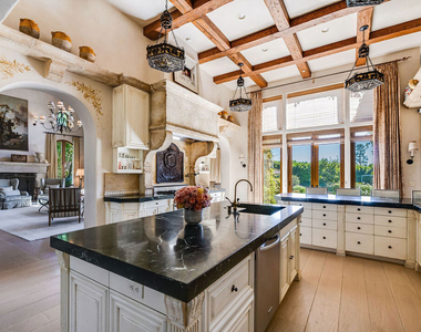 1550 Amalfi Drive - Photo Thumbnail 15