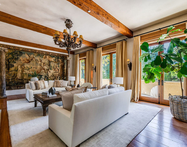 1550 Amalfi Drive - Photo Thumbnail 11