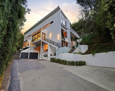 2350 Benedict Canyon Drive - Photo Thumbnail 63