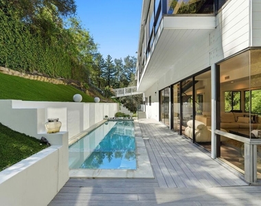 2350 Benedict Canyon Drive - Photo Thumbnail 35