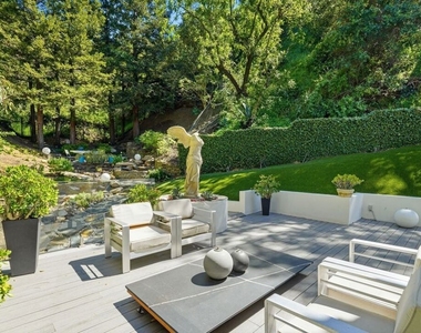 2350 Benedict Canyon Drive - Photo Thumbnail 37