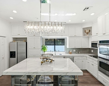 2350 Benedict Canyon Drive - Photo Thumbnail 7