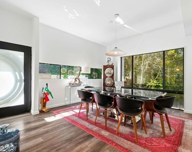 2350 Benedict Canyon Drive - Photo Thumbnail 14