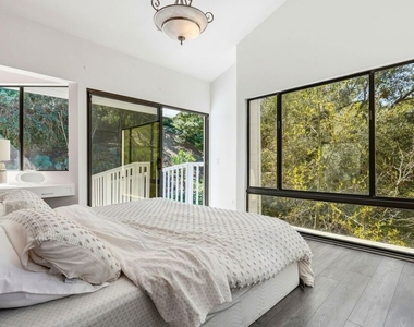 2350 Benedict Canyon Drive - Photo Thumbnail 29