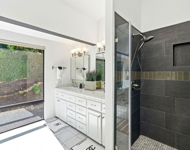 2350 Benedict Canyon Drive - Photo Thumbnail 24