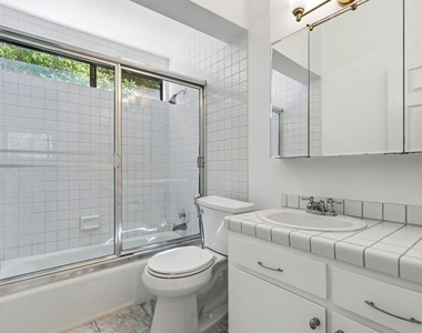 2350 Benedict Canyon Drive - Photo Thumbnail 26