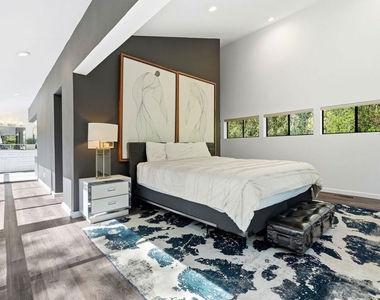 2350 Benedict Canyon Drive - Photo Thumbnail 18