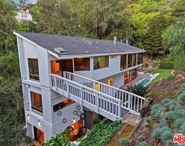 2350 Benedict Canyon Drive - Photo Thumbnail 59