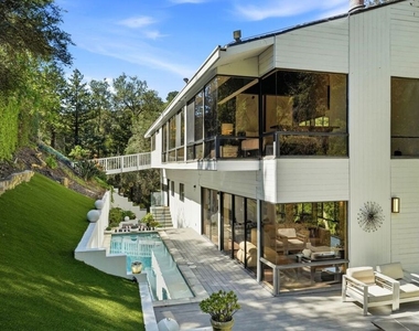 2350 Benedict Canyon Drive - Photo Thumbnail 36