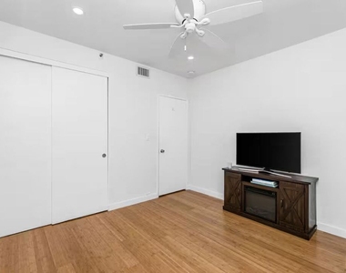 2960 Neilson Way - Photo Thumbnail 15