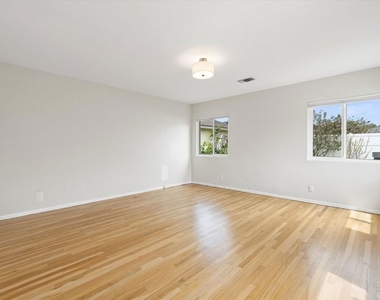 8348 Reading Avenue - Photo Thumbnail 12