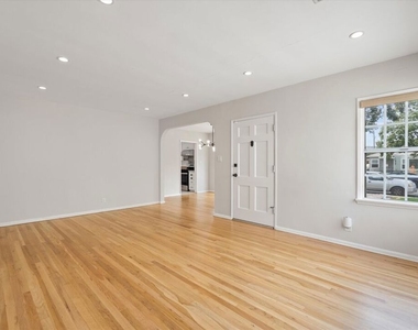 8348 Reading Avenue - Photo Thumbnail 6