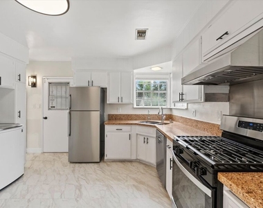 8348 Reading Avenue - Photo Thumbnail 3