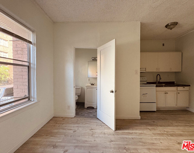 920 S Hobart Blvd - Photo Thumbnail 1