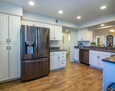 491 Desert Falls Drive N - Photo Thumbnail 3