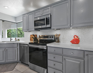42655 Delhi Place - Photo Thumbnail 9